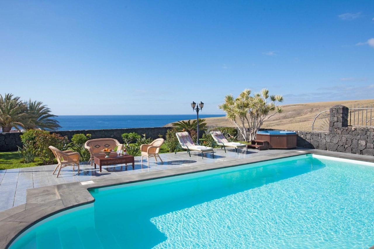 Viejo Dos: Bright Puerto Calero Retreat With Pool And Scenic Views *